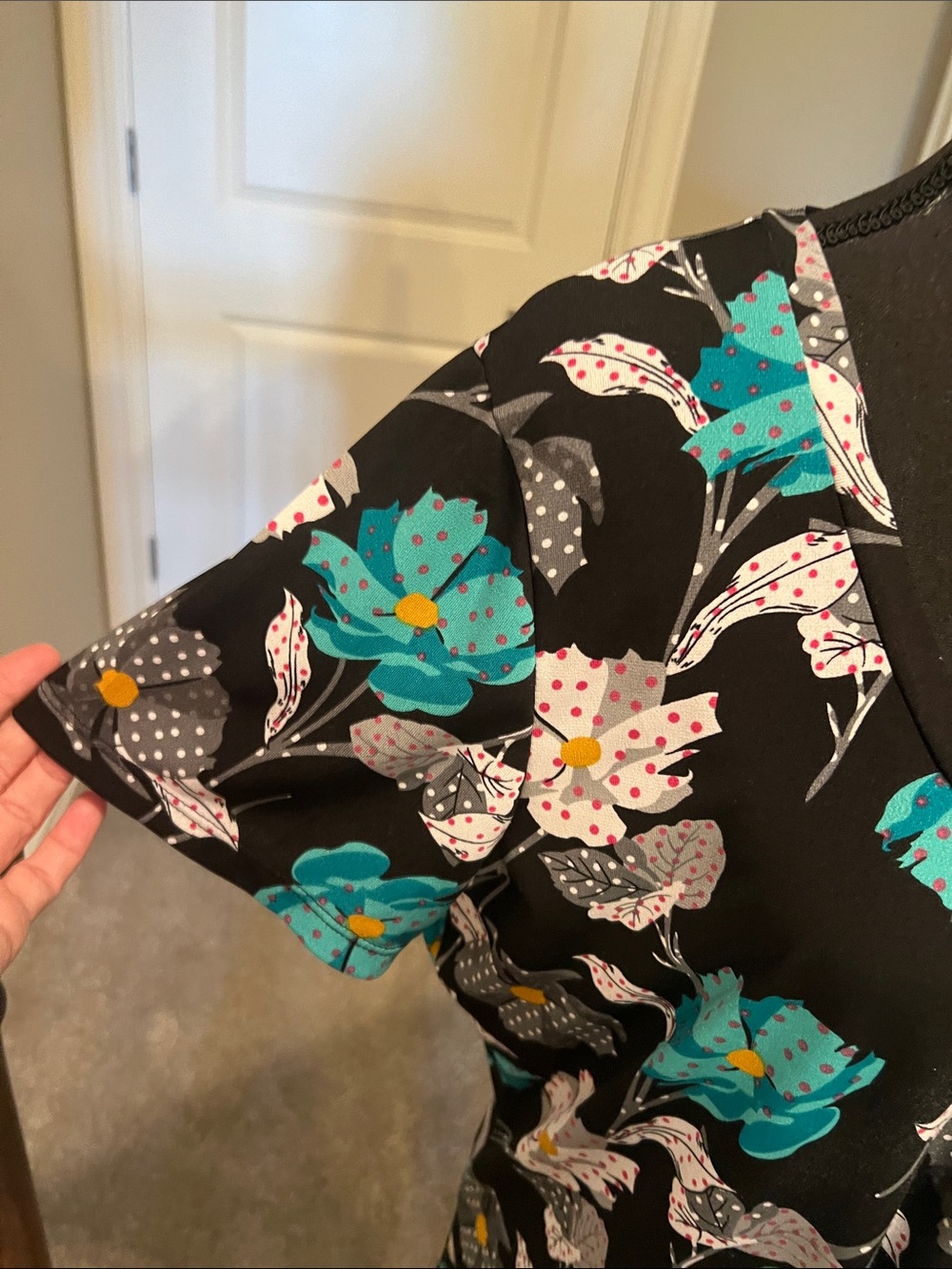 Black Floral Scoop Neck Tunic with Teal and White Blooms Size 3X - Picture 4 of 8